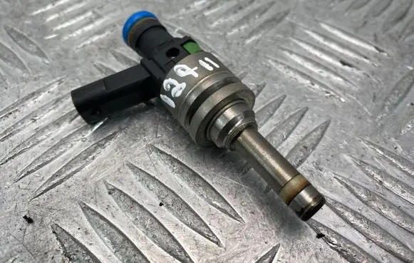 Mercedes-Benz E W212 Fuel injector A2710780823 1217720663 0104800506