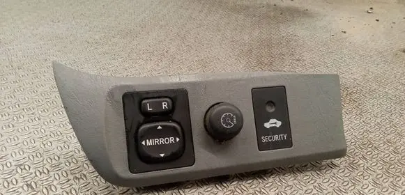Toyota RAV 4 (XA20) Wing mirror control module 