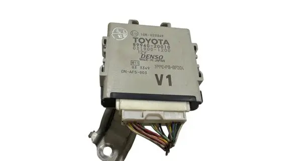 Toyota Avensis T270 Light module LCM 8994020010 0319001200