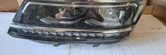 Volkswagen Tiguan Headlight/headlamp 5NB941081A