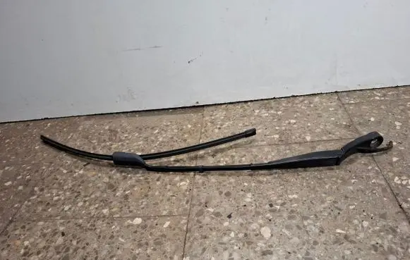 Citroen DS7 Crossback Front wiper blade arm 97417643