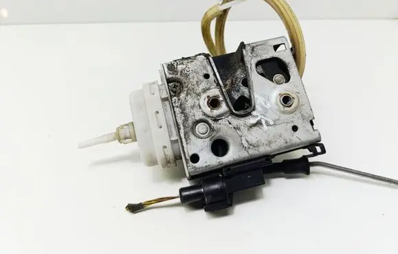 Audi A4 S4 B5 8D Front door lock 8D1837015A