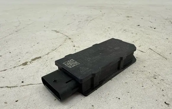 Volkswagen Golf VIII Keyless system antenna 5WA962133F
