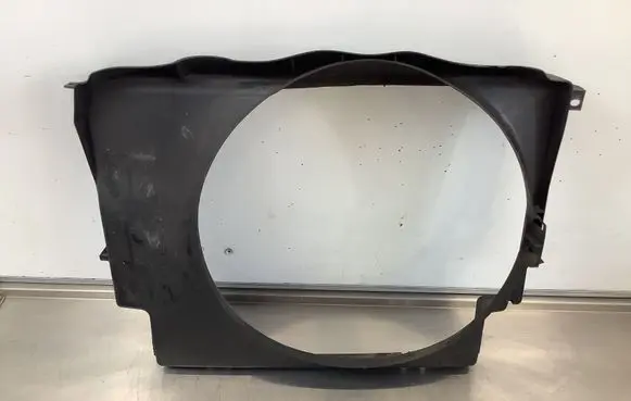 BMW 7 E38 Radiator cooling fan shroud 171122473479