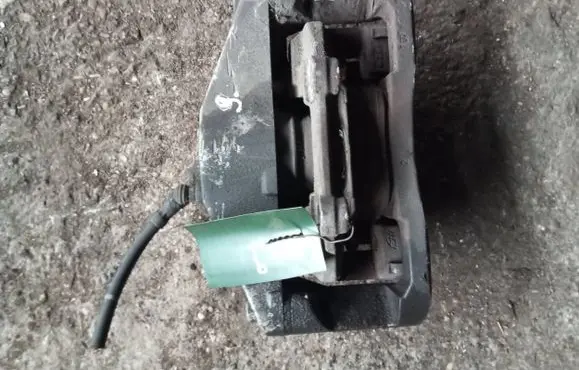 Volvo V40 Front brake caliper 975