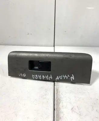 Nissan Navara D40 Electric window control switch 82961EA300