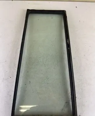 Toyota Land Cruiser (HDJ90) Rear vent window glass 