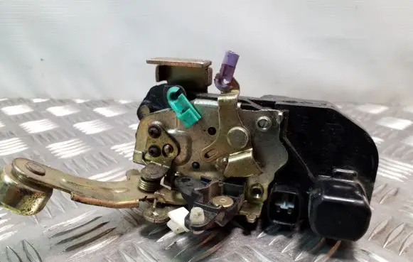 Jeep Cherokee III KJ Front door lock