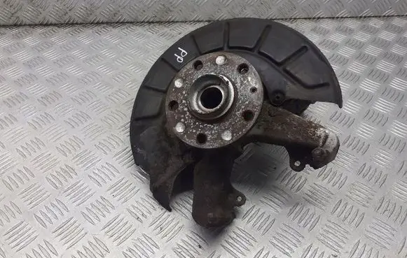 Volkswagen Golf V Stub axle 
