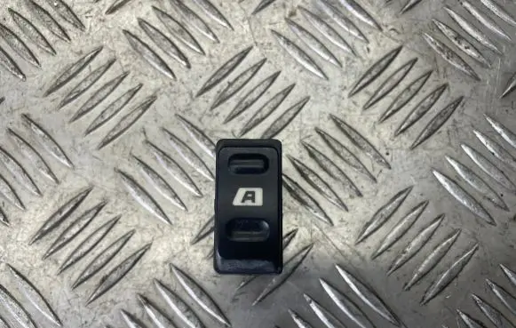 Citroen Xsara Picasso Electric window control switch 22681