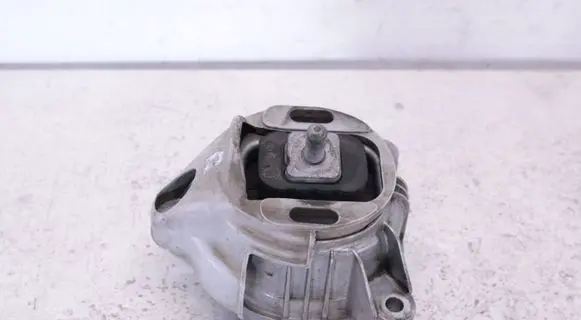 Engine mount bracket