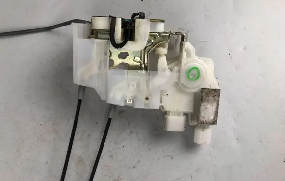 Subaru Legacy Front door lock