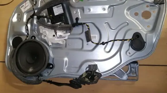 Volvo S40 Front door window regulator with motor 30710157 8679081