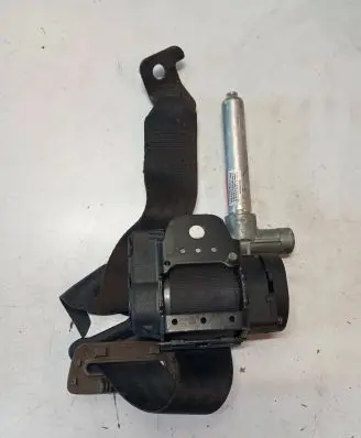 Middle seatbelt (rear)