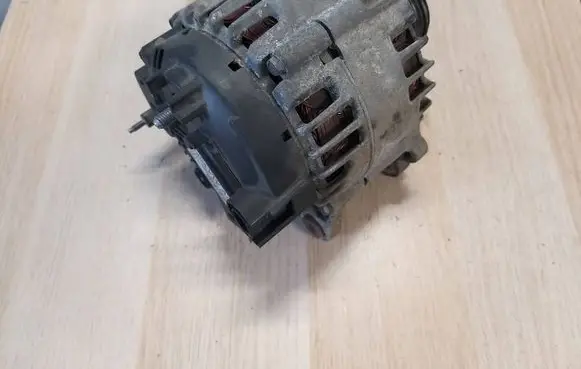Volkswagen Polo V 6R Generator/alternator 03L903023F