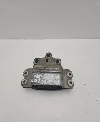 Volkswagen PASSAT B6 Engine mount bracket 3c0199555