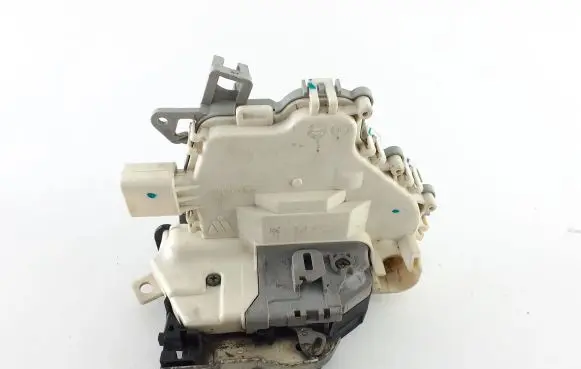 Audi Q7 4L Front door lock 8J1837015C