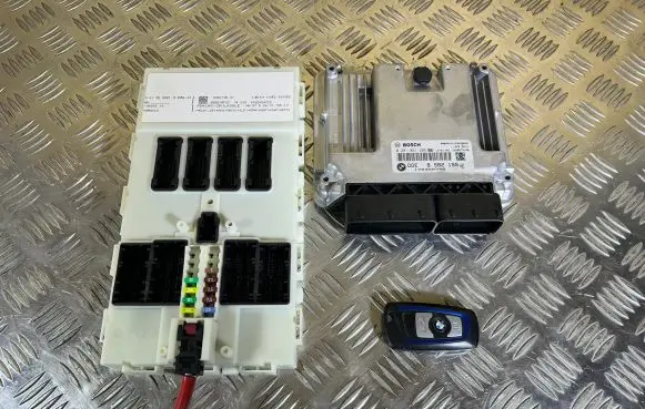 BMW 4 F32 F33 Engine ECU kit and lock set 8582155 9381105