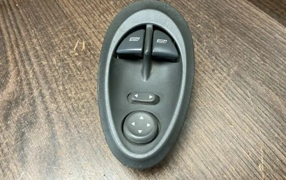 Iveco Daily 3rd gen Electric window control switch 500321137