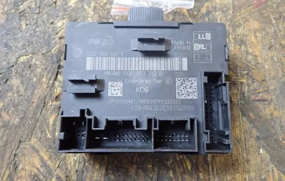 Volkswagen PASSAT B8 Door control unit/module 5Q0959592E 5Q0959592B