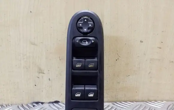 Peugeot 508 Electric window control switch 9662118ZD