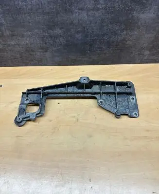 Volkswagen Touran I Engine mounting bracket 03G131159