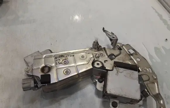 Nissan NV200 Sliding door lock 