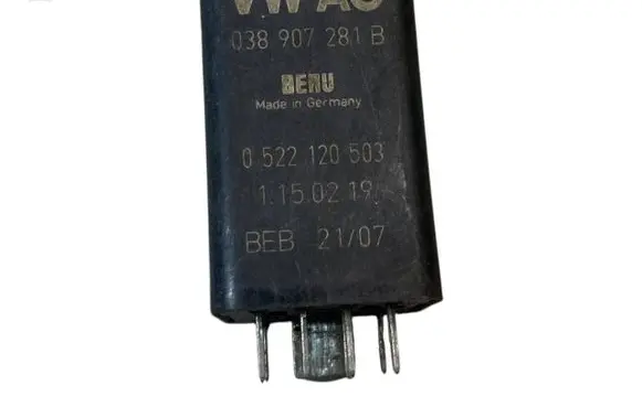 Volkswagen PASSAT B6 Glow plug pre-heat relay 038907281B 0522120503