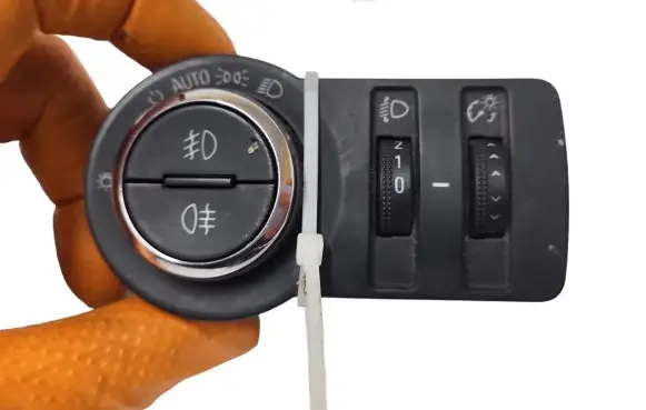 Opel Insignia A Light switch 13268702