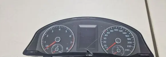 Volkswagen Golf Plus Speedometer (instrument cluster) 5M0920860A