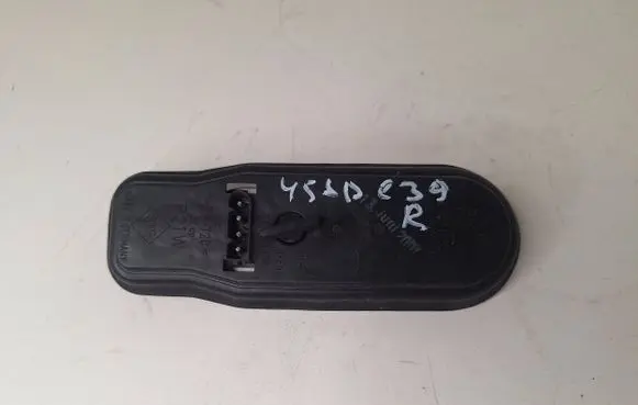 BMW 5 E39 Tail light bulb cover holder 393440 8371324