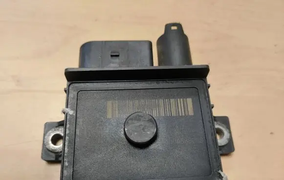BMW 5 F10 F11 Glow plug pre-heat relay 780015605