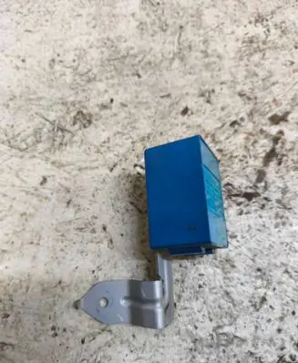 Toyota Prius (XW20) Window wiper relay 8594047010 0521003082