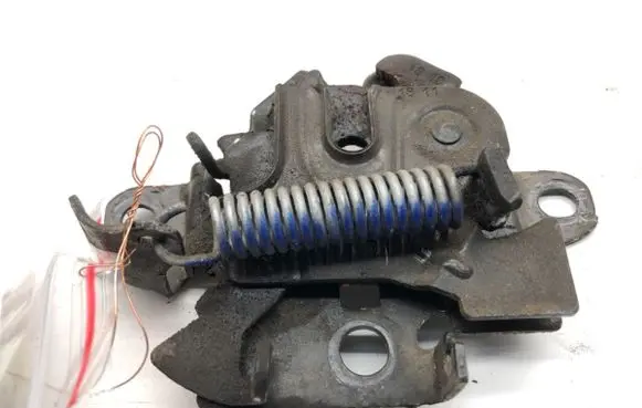 Toyota Avensis T270 Engine bonnet/hood lock/catch