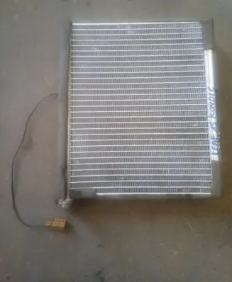 Nissan Leaf I (ZE0) Air conditioning (A/C) radiator (interior) 