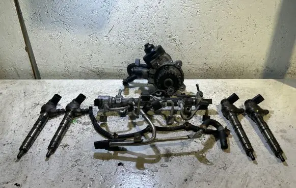 Volkswagen Caddy Fuel injection system set 04L130755E 0445110469 11031016