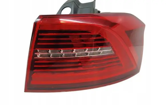 Volkswagen PASSAT B8 Rear/tail lights 3G9945208F