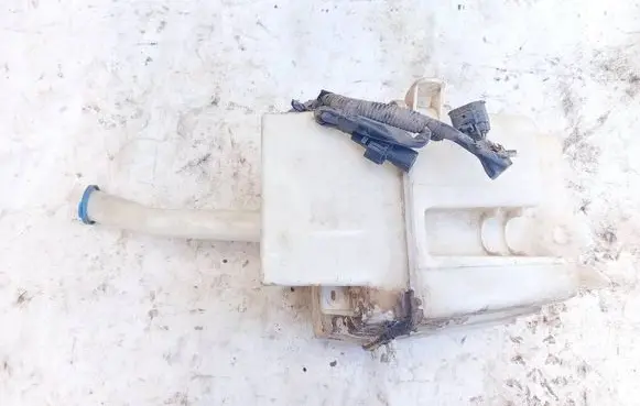 Toyota Avensis T250 Windshield washer fluid reservoir/tank 