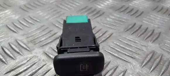 KIA Carnival Windscreen/window heater switch
