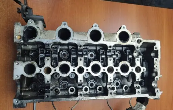 Citroen C4 I Engine head 