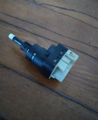 Volkswagen PASSAT B5.5 Brake pedal sensor switch 1K2945611
