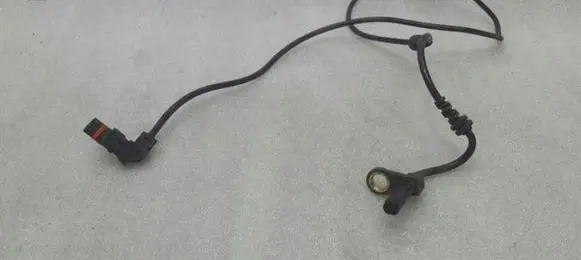 Mercedes-Benz S W221 ABS brake wheel speed sensor A2219050001