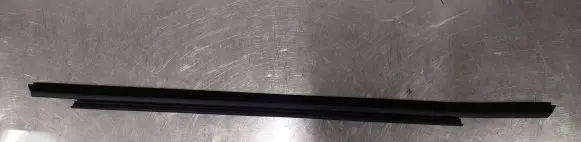 Toyota Sienna XL40 IV Rubber seal front door (on door) 08302216