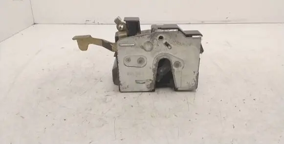 BMW 5 E34 Front door lock 8104782