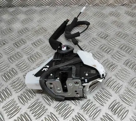 Nissan Qashqai J12 Coupe door lock (next to the handle) 805016UE0A