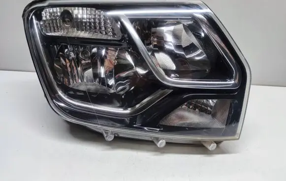 Dacia Duster Headlight/headlamp 260100156R