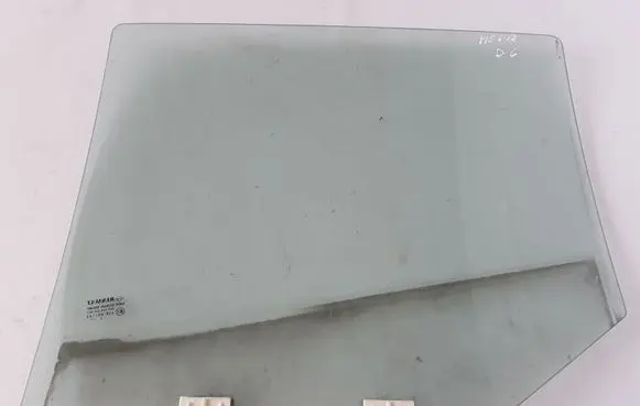 Renault Megane III Rear door window glass 823000007R