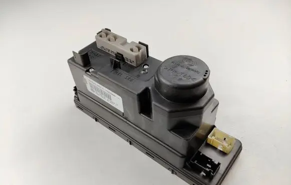Mercedes-Benz SLK R170 Central locking vacuum pump 1708000848