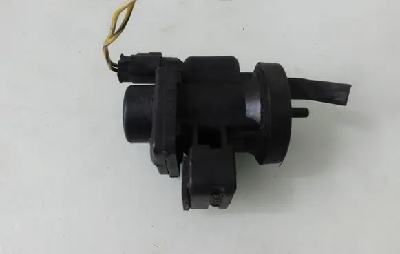 Mercedes-Benz C W203 Turbo solenoid valve A0005450427