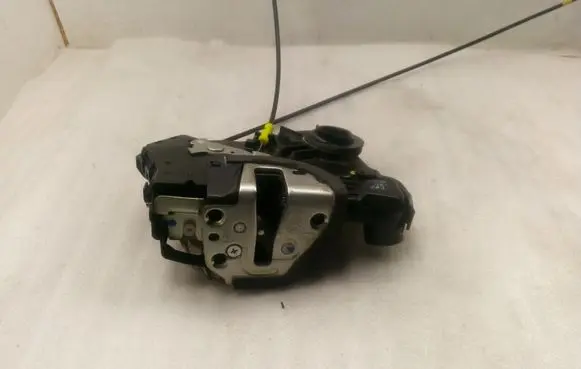 Toyota Auris 150 Front door lock 6903002220 A046693